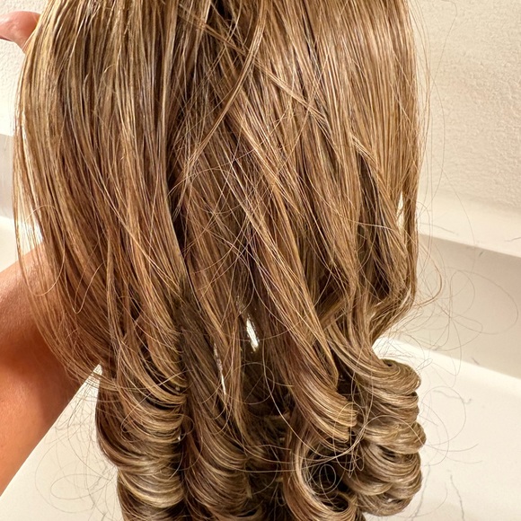 Luxurious Ash Blond Curly Hair Extension - Picture 4 of 6